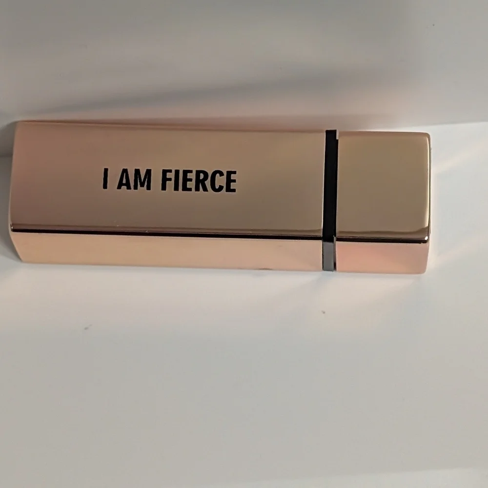 RealHer Moisturizering Lipstick I Am Fierce (New)